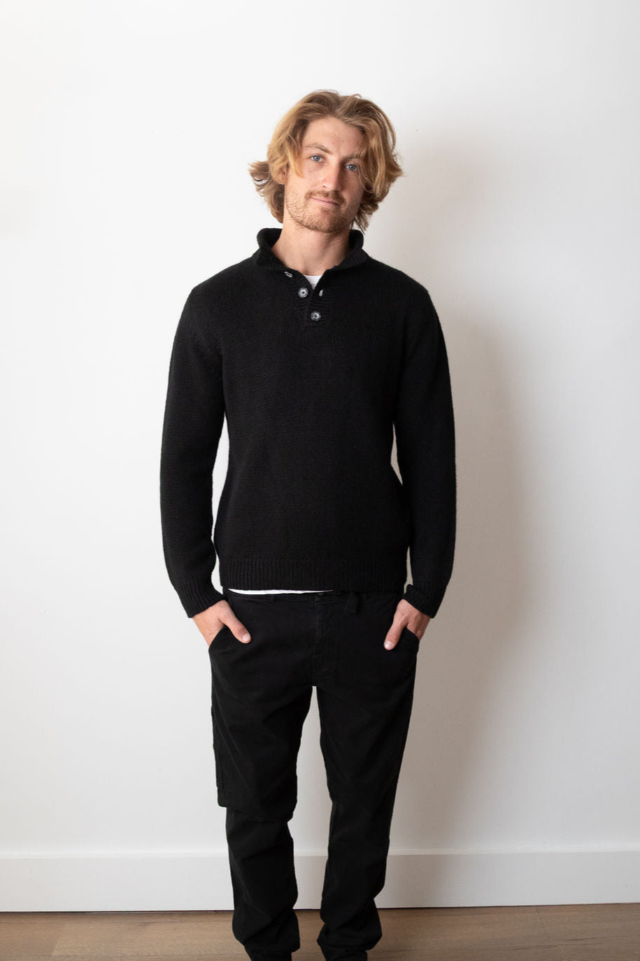JAMES QUARTER BUTTON | Black Alpaca
