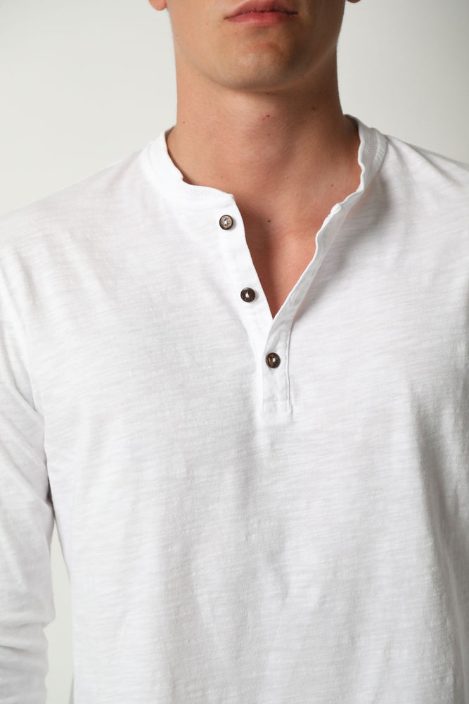 
                  
                    TEMUR HENLEY | White
                  
                