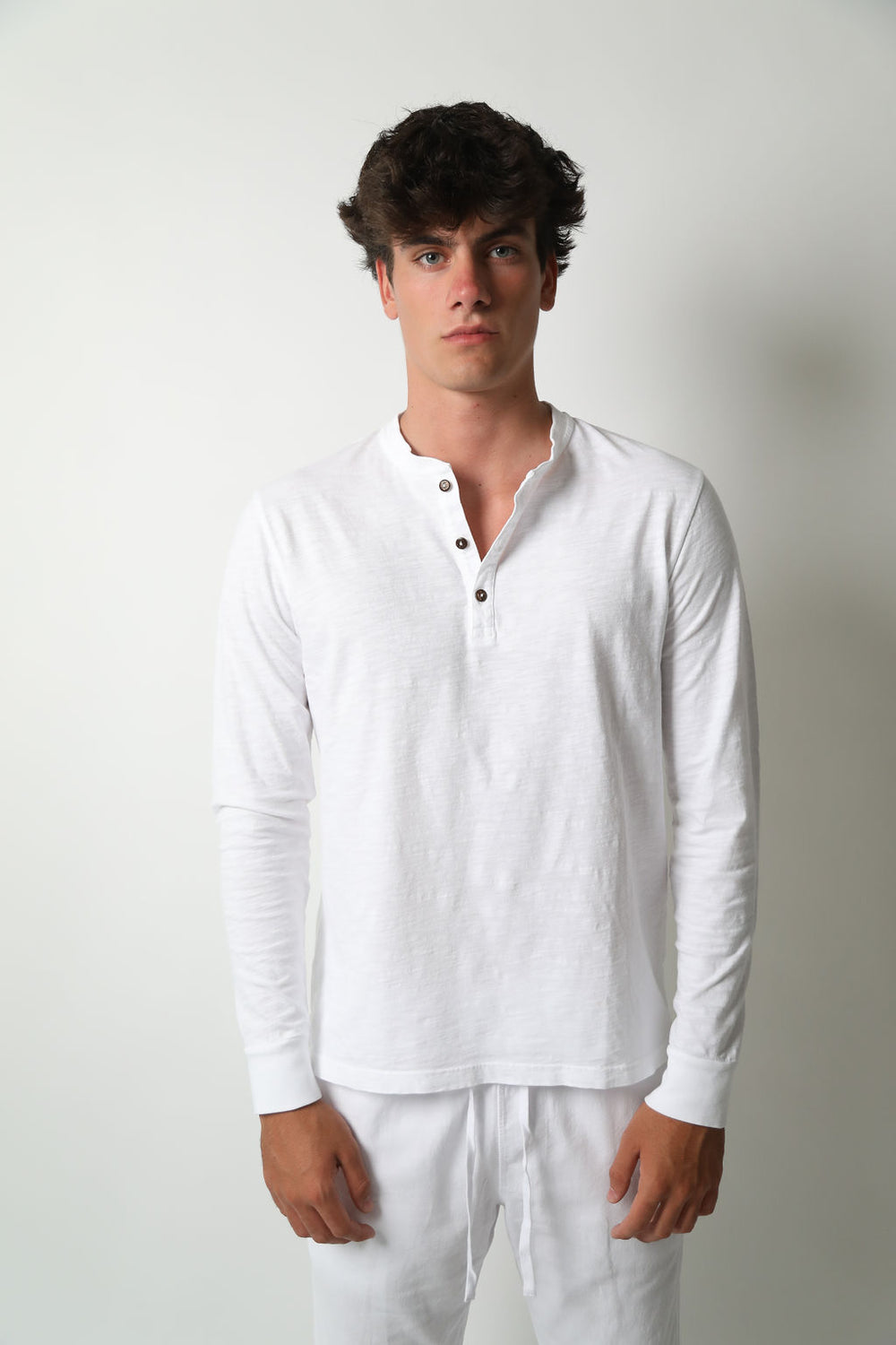 TEMUR HENLEY | White