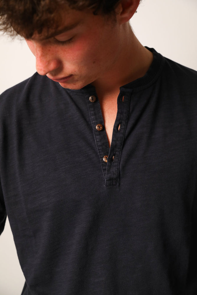 
                  
                    TEMUR HENLEY | Navy
                  
                