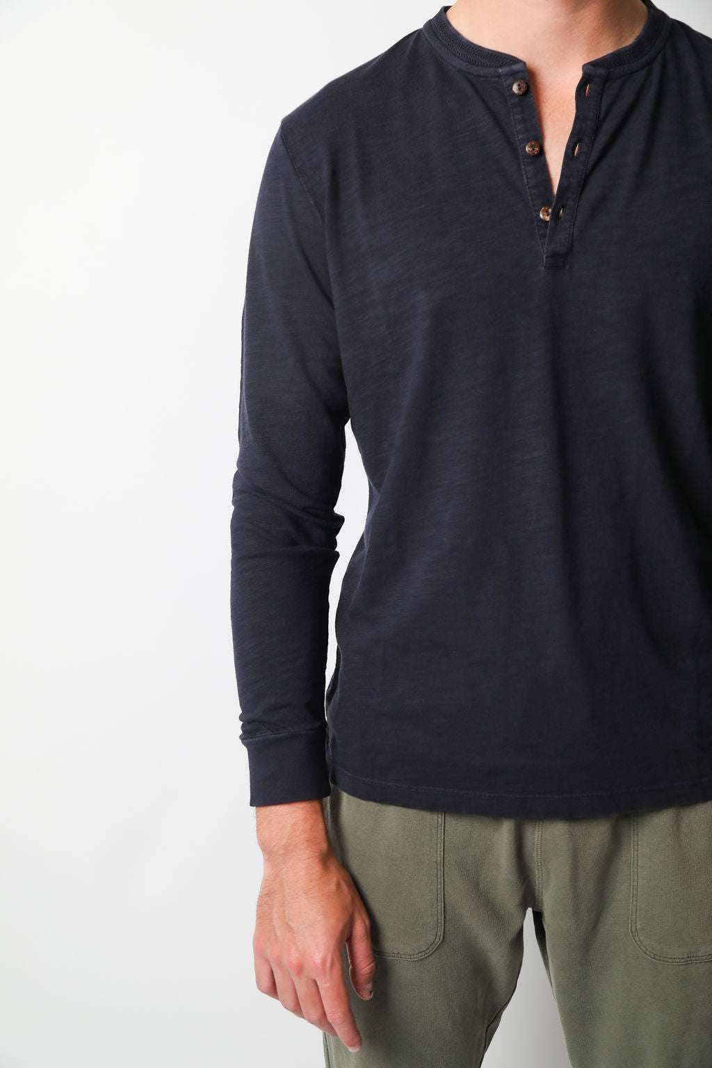 
                  
                    TEMUR HENLEY | Navy
                  
                