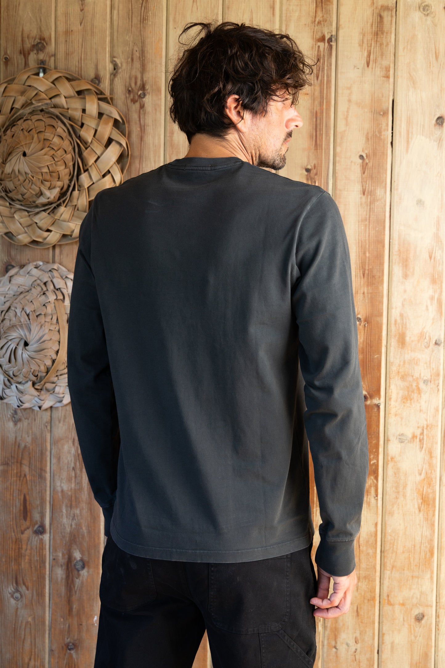 
                  
                    Tin Long Sleeve Tee I Anthracite
                  
                