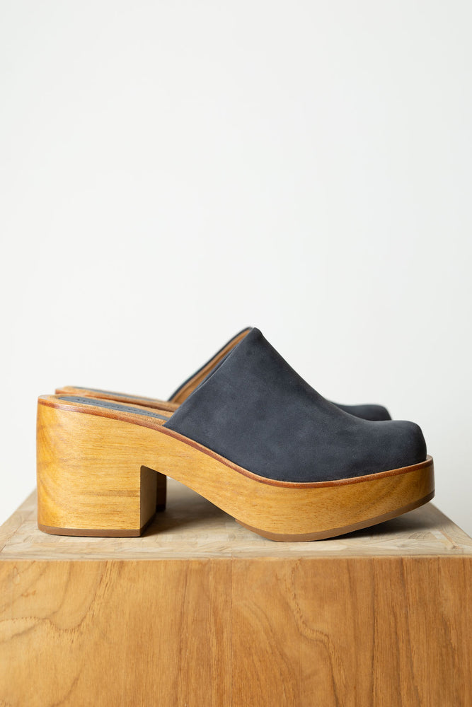 
                  
                    Closed Toe Clog I Blue
                  
                
