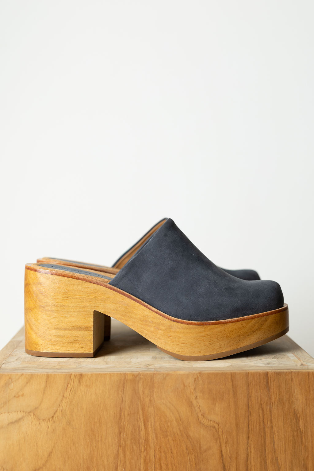 
                  
                    Closed Toe Clog I Blue
                  
                