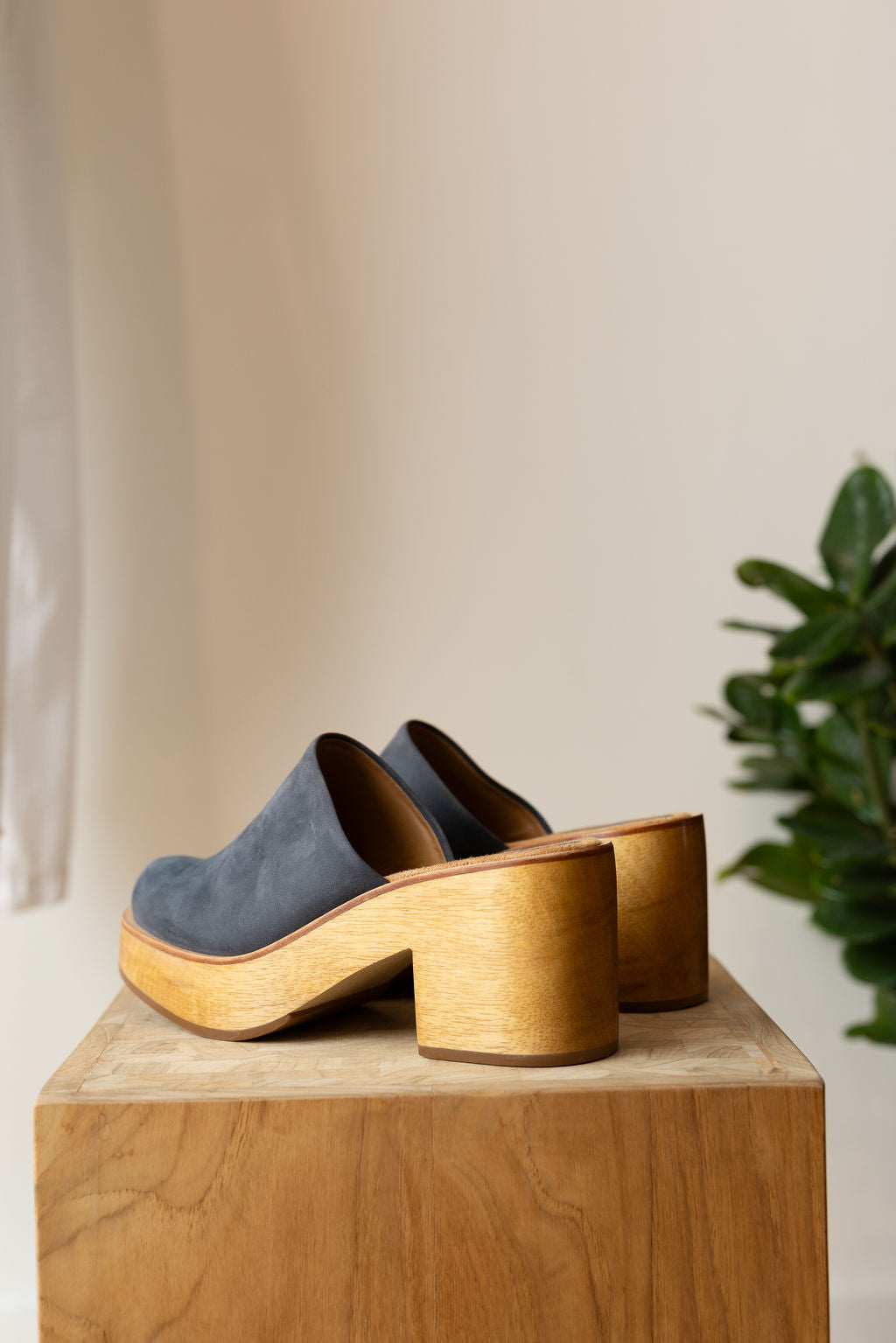 
                  
                    Closed Toe Clog I Blue
                  
                