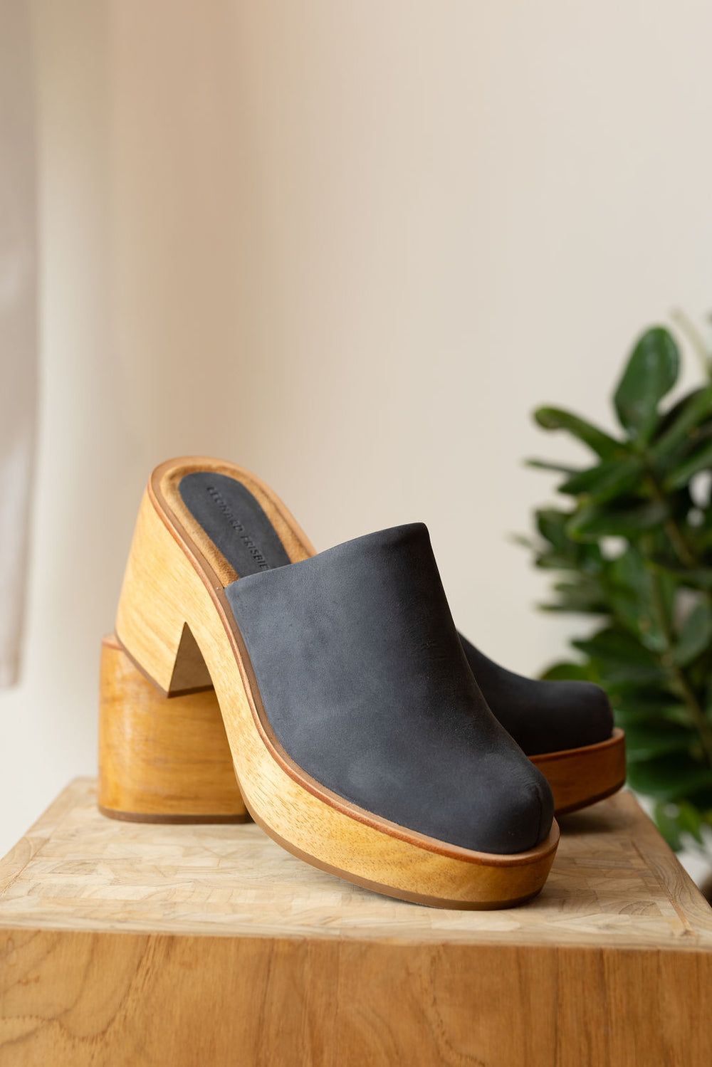 Closed Toe Clog I Blue