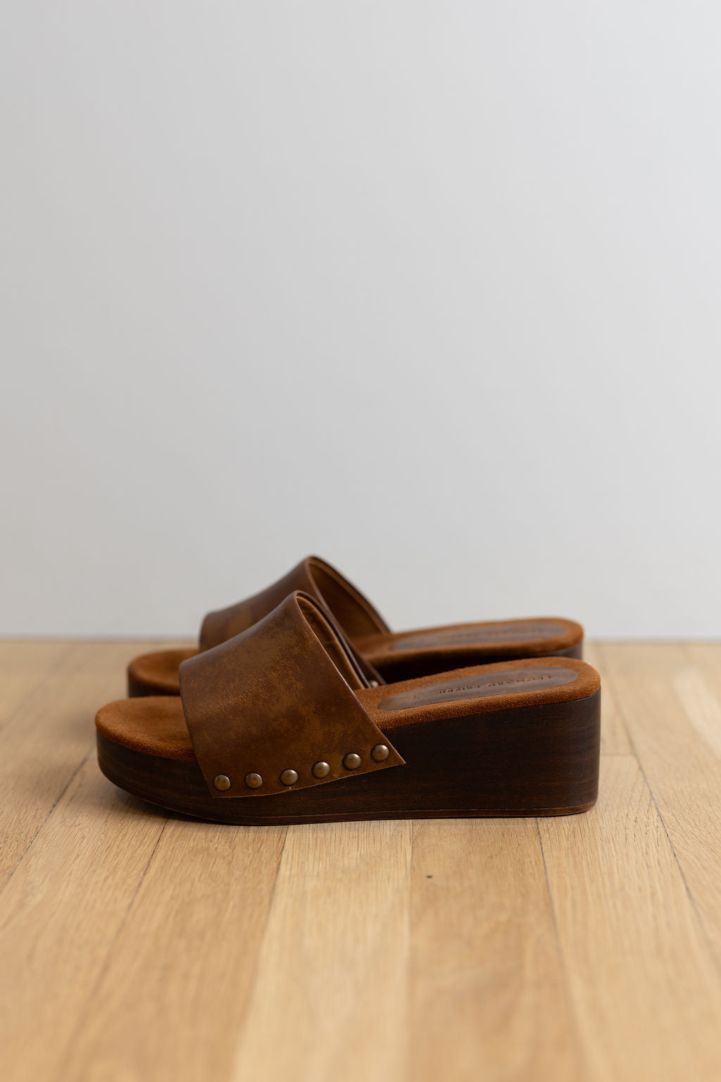
                  
                    Slide I Brown
                  
                