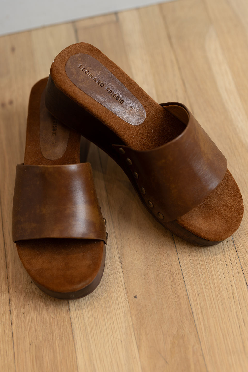 
                  
                    Slide I Brown
                  
                