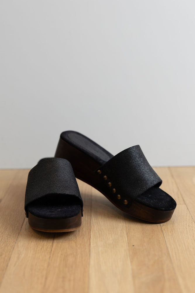 
                  
                    Slide I Black
                  
                