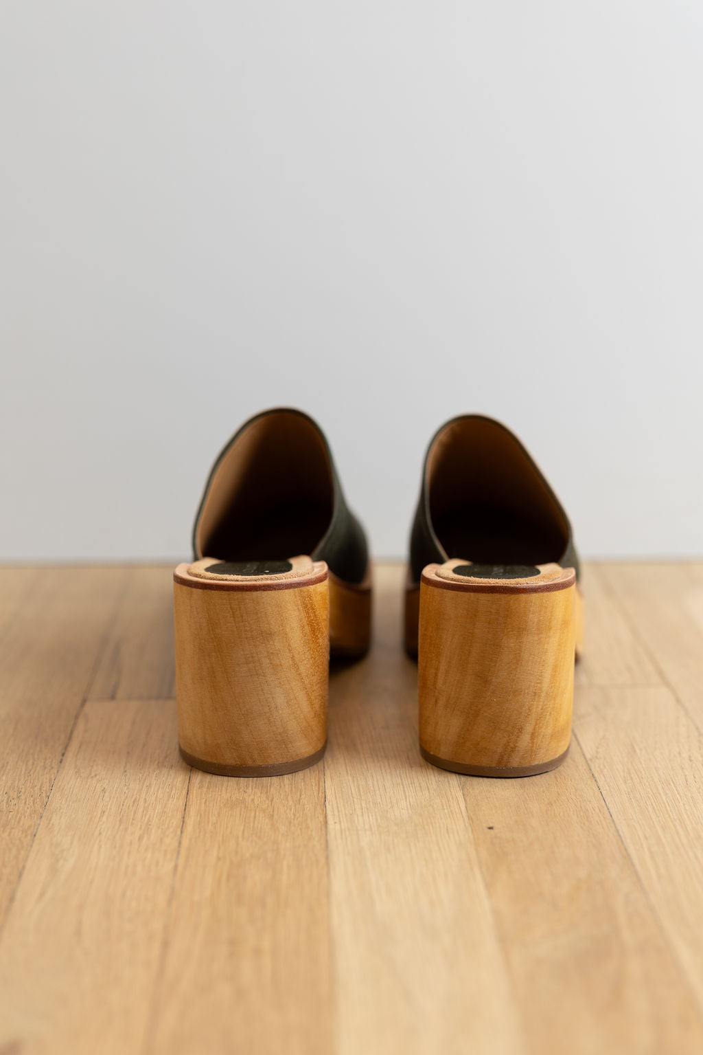 
                  
                    Closed Toe Clog I Olive
                  
                