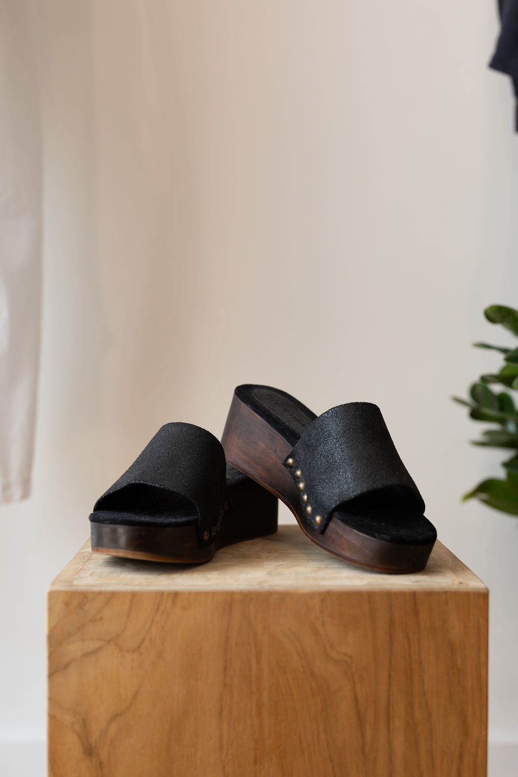 
                  
                    Slide I Black
                  
                