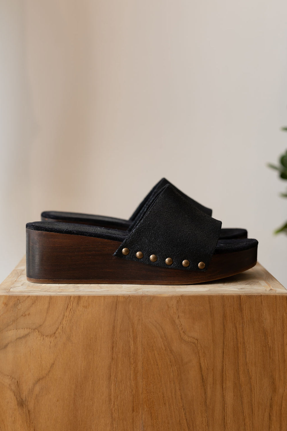Slide I Black