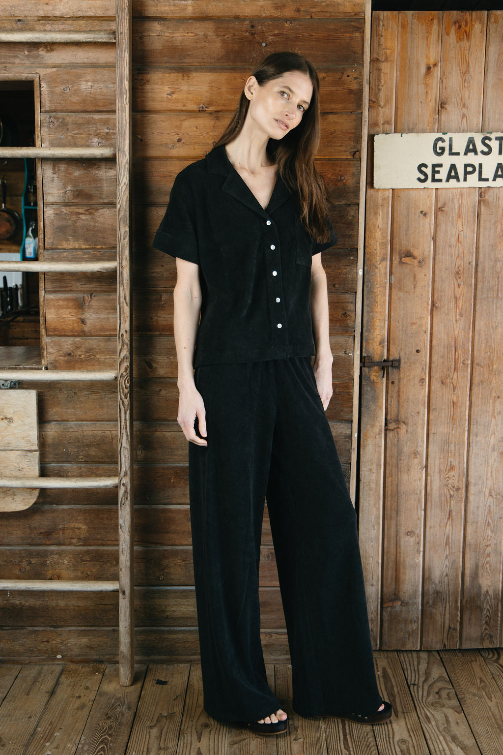 
                  
                    Shari Pant I Black
                  
                