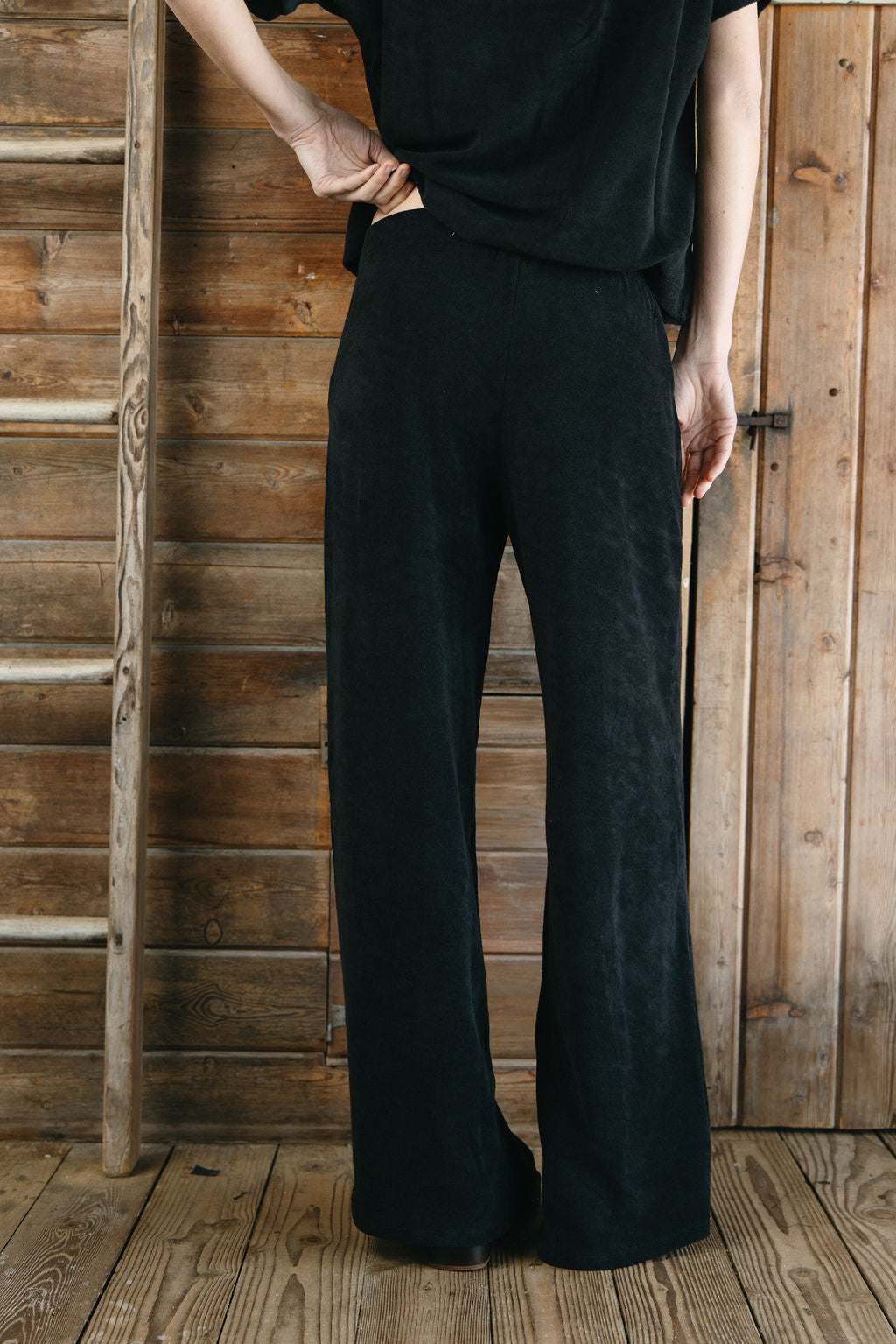
                  
                    Shari Pant I Black
                  
                