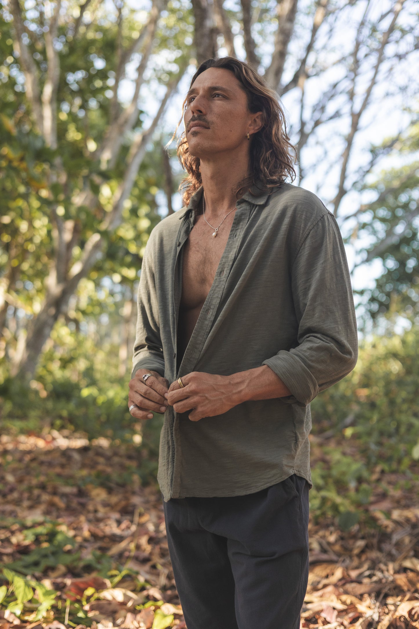 
                  
                    MIGUEL BUTTON UP | Olive
                  
                